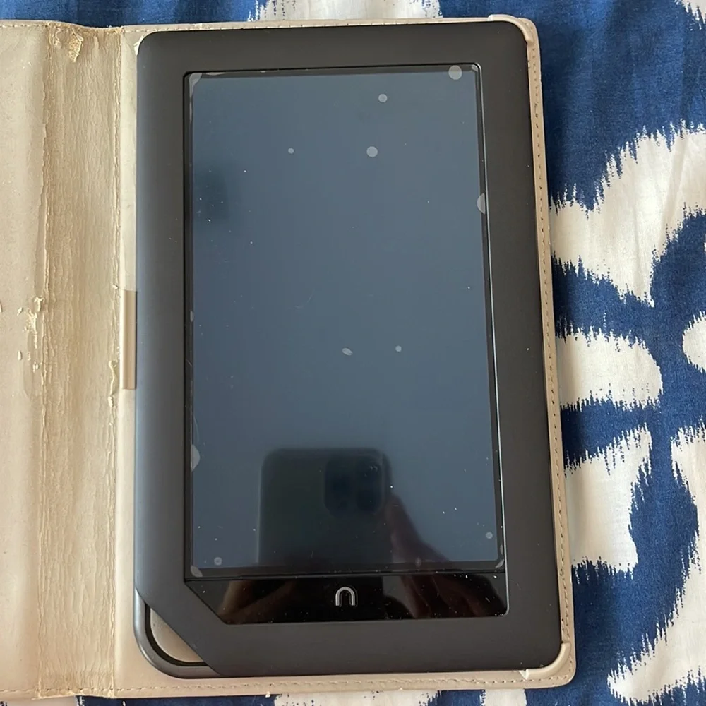 Original Nook Color tablet + charging cable